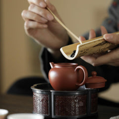 The Takumei Woven Tin Tray by Piexlculpt blends woven rattan warmth with tin craftsmanship. Its handcrafted dual-use design functions as both a tea holder and water tray, offering a refined harmony of practicality