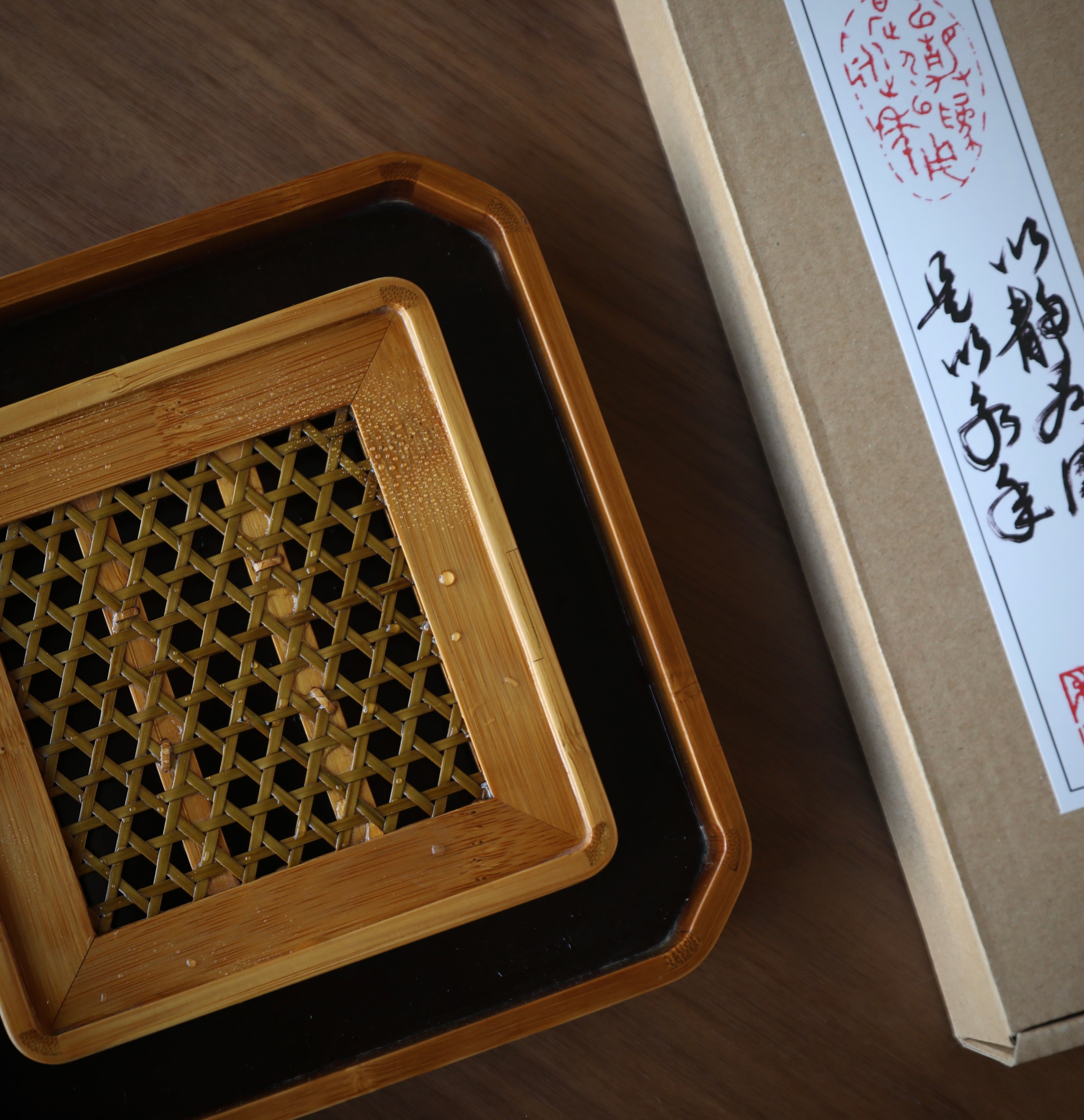 The Ryo Bamboo Tea Tray by Piexlculpt features a handcrafted dual-layer bamboo structure designed to separate dry and wet areas. Perfect for traditional tea ceremonies, it reflects the calm simplicity