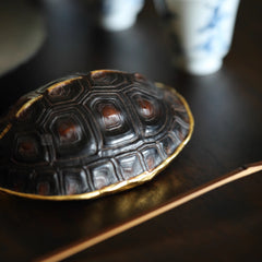 turtle shell tea scoop, handcrafted tea utensil, silver inlay tea tool, golden edge bamboo tea scoop, wooden tea accessories, gongfu tea ceremony, artisan tea ware, tea leaf holder, Piexlculpt Studio, wood engraving art