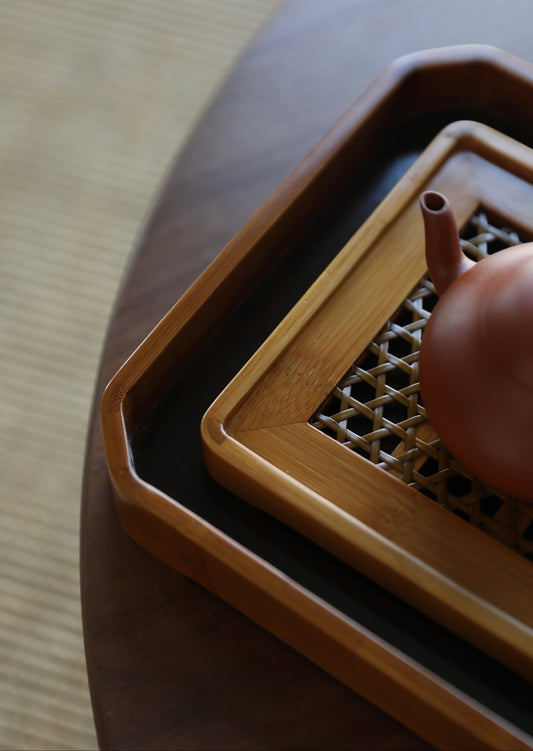 The Ryo Bamboo Tea Tray by Piexlculpt features a handcrafted dual-layer bamboo structure designed to separate dry and wet areas. Perfect for traditional tea ceremonies, it reflects the calm simplicity