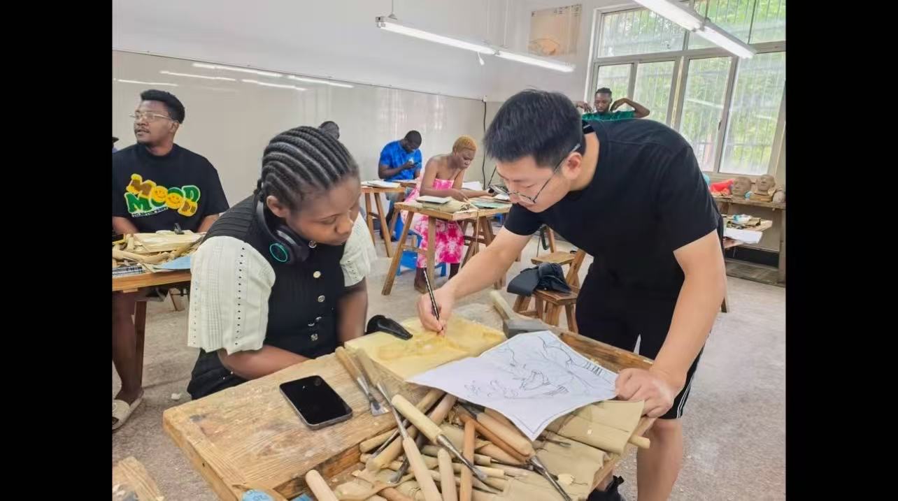 Translation missing: en.sections.video.load_video